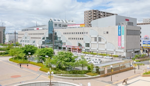 泉中央駅ビルSWING外観